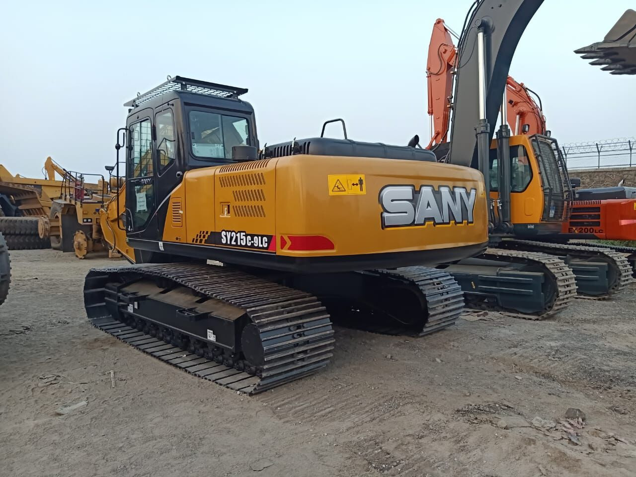 New Sany SY 215 MITSUBISHI ENGINE tracked excavator - حفار زحاف: صورة 1 New Sany SY 215 MITSUBISHI ENGINE tracked excavator - حفار زحاف: صورة 1