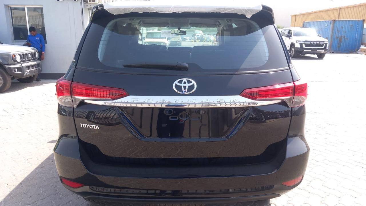 TOYOTA 2.4L SR5 Comfort 4WD - سيارة: صورة 2 TOYOTA 2.4L SR5 Comfort 4WD - سيارة: صورة 2
