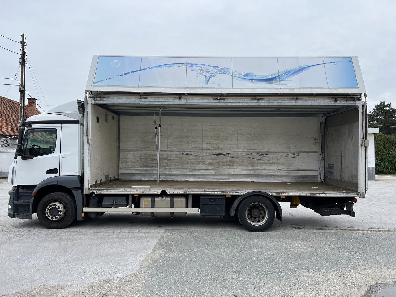 MERCEDES-BENZ ANTOS 18.30 L automatische Seitenladung | LBW | Klima | Tempomat - شاحنة المشروبات: صورة 4 MERCEDES-BENZ ANTOS 18.30 L automatische Seitenladung | LBW | Klima | Tempomat - شاحنة المشروبات: صورة 4