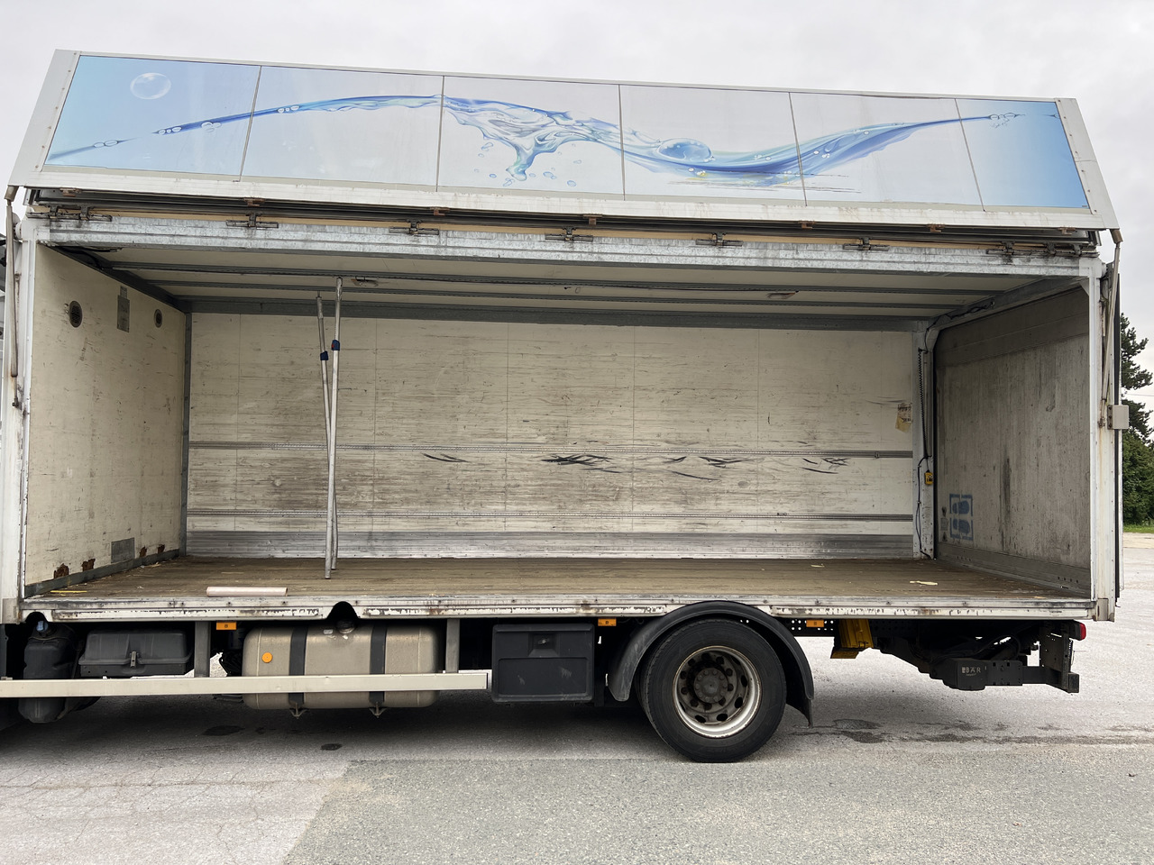 MERCEDES-BENZ ANTOS 18.30 L automatische Seitenladung | LBW | Klima | Tempomat - شاحنة المشروبات: صورة 5 MERCEDES-BENZ ANTOS 18.30 L automatische Seitenladung | LBW | Klima | Tempomat - شاحنة المشروبات: صورة 5