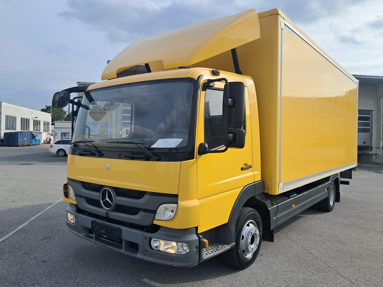 MERCEDES-BENZ ATEGO 8 16 Koffer mit LBW | Schalter | EZ 2013 - شاحنة مقفلة: صورة 1 MERCEDES-BENZ ATEGO 8 16 Koffer mit LBW | Schalter | EZ 2013 - شاحنة مقفلة: صورة 1