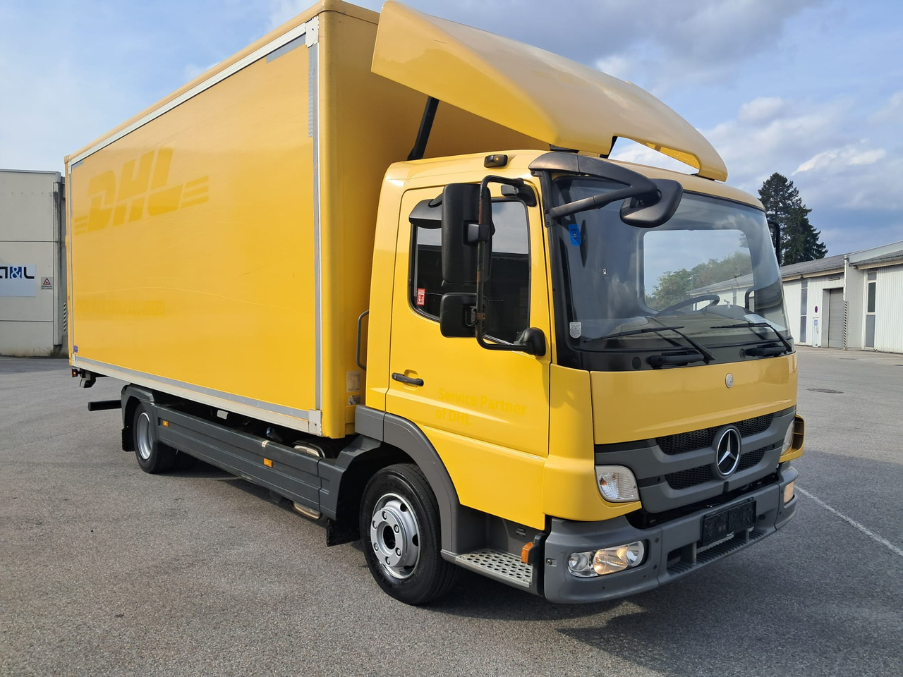 MERCEDES-BENZ ATEGO 8 16 Koffer mit LBW | Schalter | EZ 2013 - شاحنة مقفلة: صورة 2 MERCEDES-BENZ ATEGO 8 16 Koffer mit LBW | Schalter | EZ 2013 - شاحنة مقفلة: صورة 2
