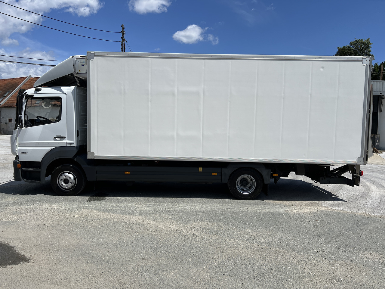 MERCEDES-BENZ Mercedes-Benz Atego 1221 Kühlkoffer mit LBW | EZ 2016 | | Klima | Tempomat | Diff. Hinterachse - شاحنة الفريزر: صورة 3 MERCEDES-BENZ Mercedes-Benz Atego 1221 Kühlkoffer mit LBW | EZ 2016 | | Klima | Tempomat | Diff. Hinterachse - شاحنة الفريزر: صورة 3
