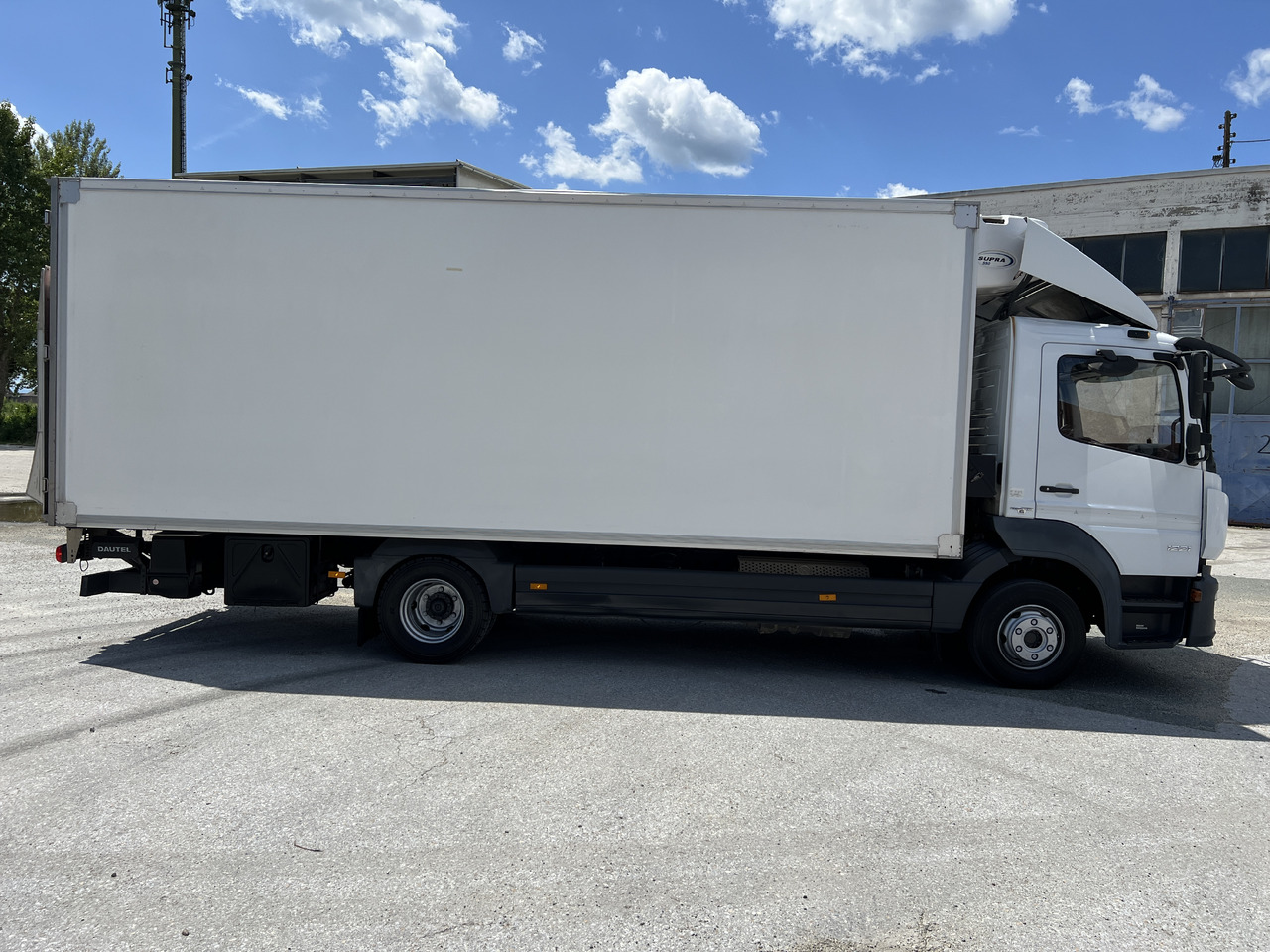 MERCEDES-BENZ Mercedes-Benz Atego 1221 Kühlkoffer mit LBW | EZ 2016 | | Klima | Tempomat | Diff. Hinterachse - شاحنة الفريزر: صورة 4 MERCEDES-BENZ Mercedes-Benz Atego 1221 Kühlkoffer mit LBW | EZ 2016 | | Klima | Tempomat | Diff. Hinterachse - شاحنة الفريزر: صورة 4