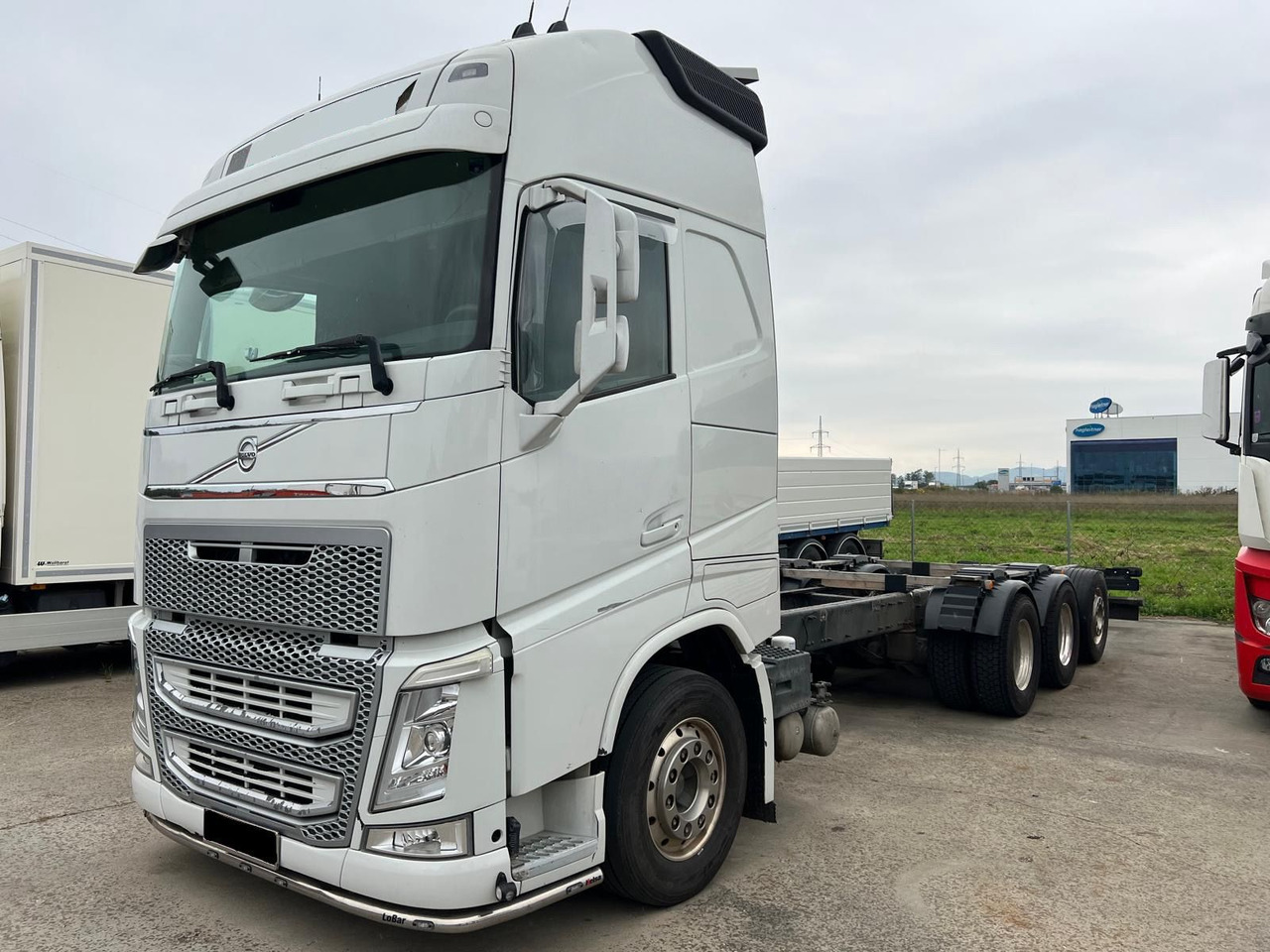 VOLVO FH 540 8x4 Fahrgestell - شاحنة هيكل كابينة: صورة 1 VOLVO FH 540 8x4 Fahrgestell - شاحنة هيكل كابينة: صورة 1