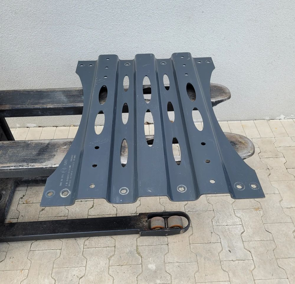 BLACHA SIODLA DAF XG XF NM. 2245141 - وصلة العجلة الخامسة - شاحنة: صورة 1 BLACHA SIODLA DAF XG XF NM. 2245141 - وصلة العجلة الخامسة - شاحنة: صورة 1