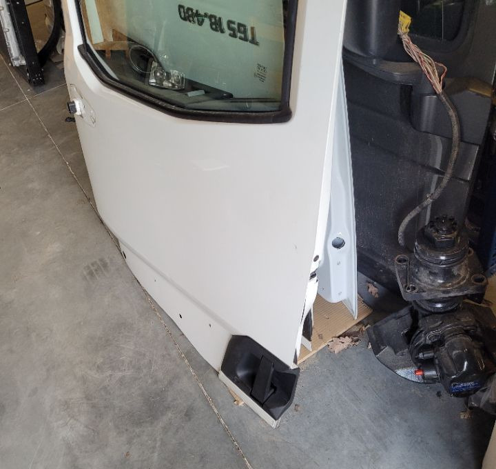 DRZWI LEWE RENAULT RANGE T GAMA - باب و قطع الغيار - شاحنة: صورة 2 DRZWI LEWE RENAULT RANGE T GAMA - باب و قطع الغيار - شاحنة: صورة 2