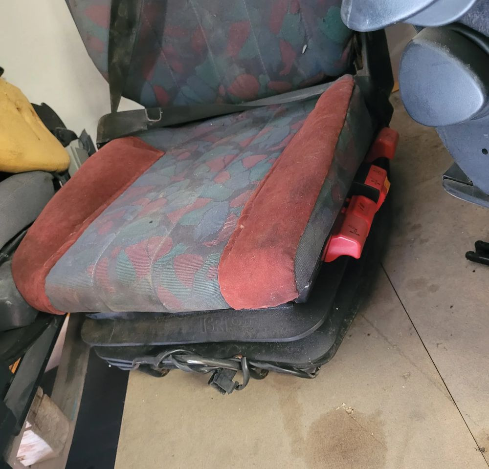 FOTEL KIEROWCY MERCEDES ATEGO CHWALIM116 - مقعد - شاحنة: صورة 2 FOTEL KIEROWCY MERCEDES ATEGO CHWALIM116 - مقعد - شاحنة: صورة 2