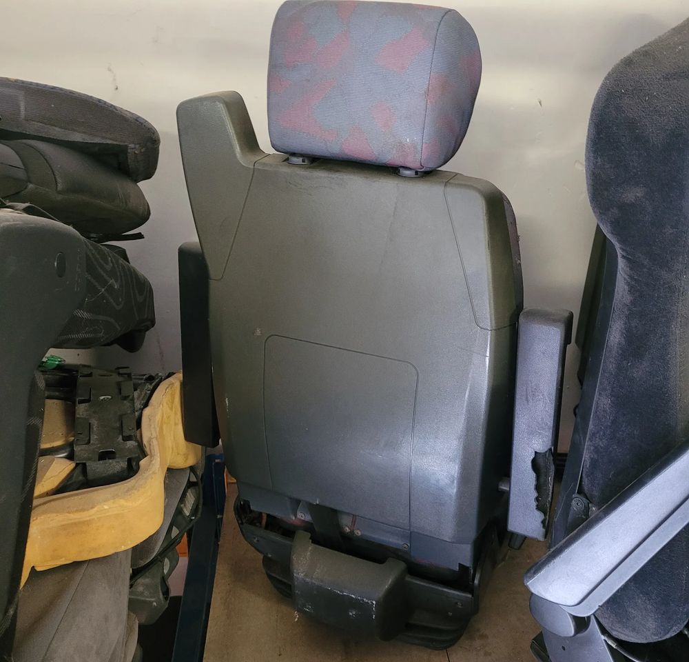 FOTEL KIEROWCY MERCEDES ATEGO CHWALIM116 - مقعد - شاحنة: صورة 4 FOTEL KIEROWCY MERCEDES ATEGO CHWALIM116 - مقعد - شاحنة: صورة 4