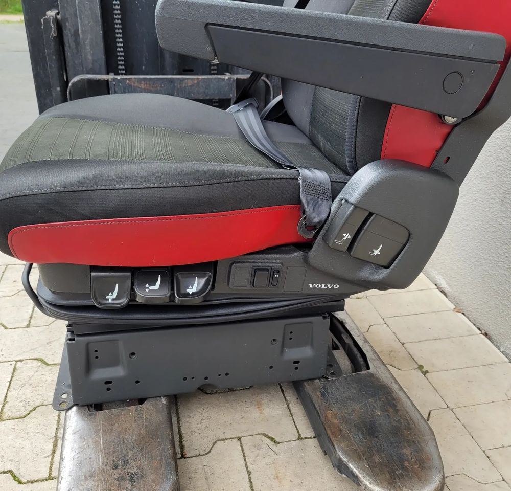 FOTEL KIEROWCY VOLVO FH4 ORYGINAŁ CHWALIM116 - مقعد - شاحنة: صورة 3 FOTEL KIEROWCY VOLVO FH4 ORYGINAŁ CHWALIM116 - مقعد - شاحنة: صورة 3