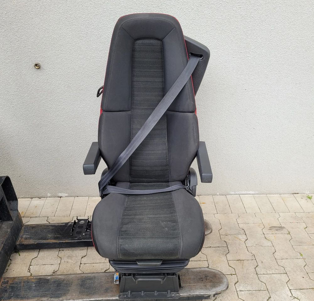 FOTEL KIEROWCY VOLVO FH4 ORYGINAŁ CHWALIM116 - مقعد - شاحنة: صورة 1 FOTEL KIEROWCY VOLVO FH4 ORYGINAŁ CHWALIM116 - مقعد - شاحنة: صورة 1