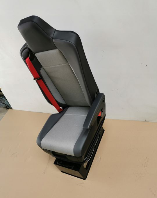 FOTEL RENAULT RANGE T GAMA PRAWY NOWY PNEUMATYCZNY - مقعد - شاحنة: صورة 2 FOTEL RENAULT RANGE T GAMA PRAWY NOWY PNEUMATYCZNY - مقعد - شاحنة: صورة 2