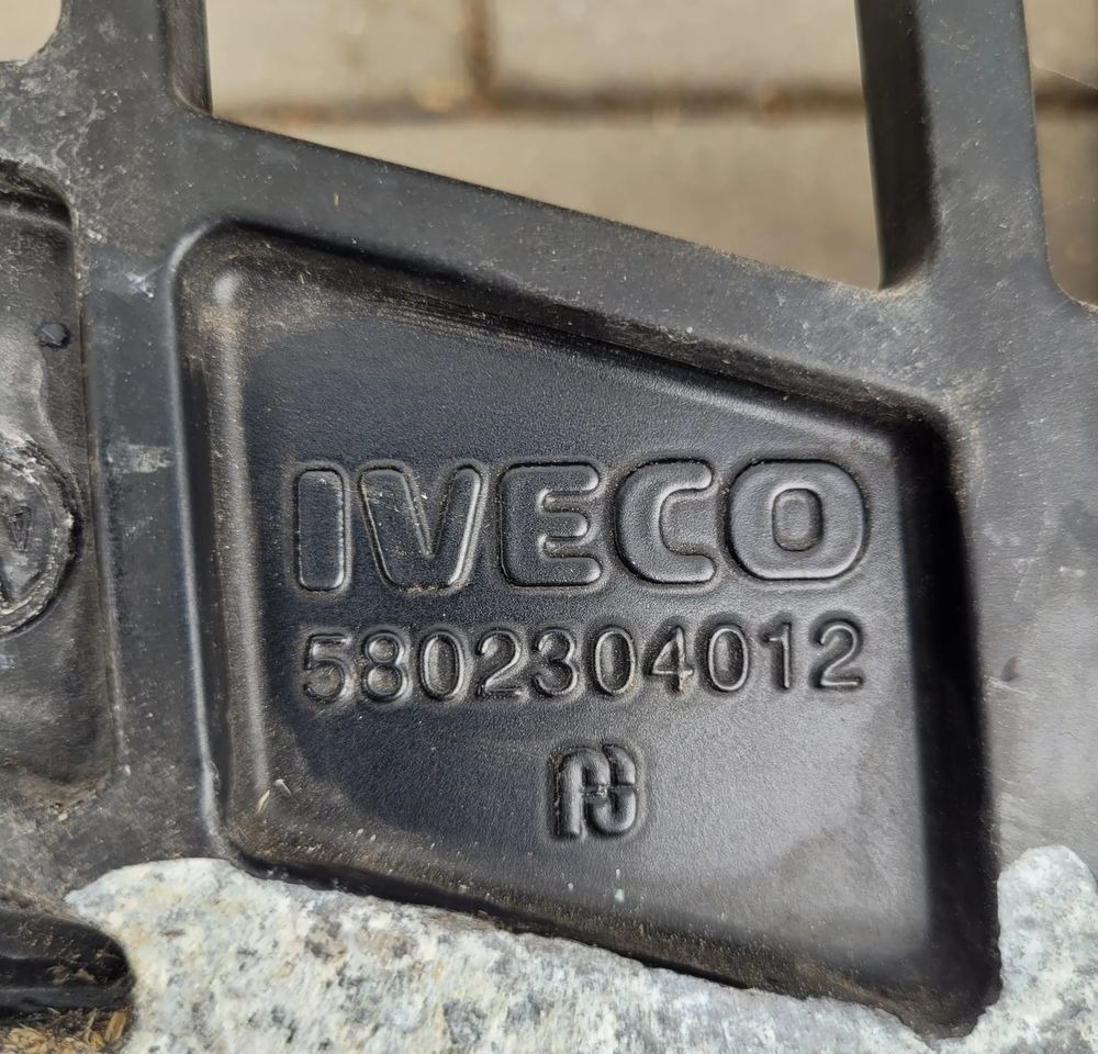 GRILL ŁAWKA MOCOWANIE IVECO S WAY 5802304012 CHWALIM116 - شبكة أمامية - شاحنة: صورة 2 GRILL ŁAWKA MOCOWANIE IVECO S WAY 5802304012 CHWALIM116 - شبكة أمامية - شاحنة: صورة 2