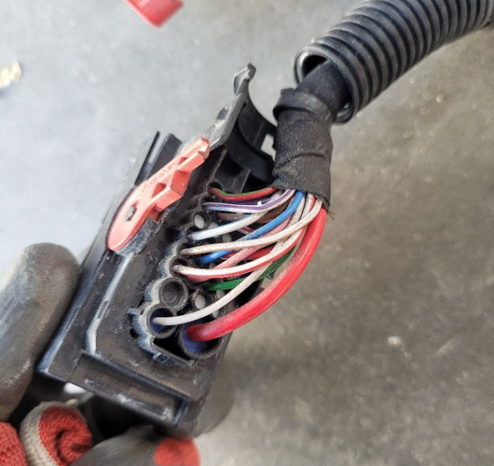 INSTALACJA ZDERZAKA VOLVO FH4 ORYGINAŁ - تسخير/ تجميع الكابلات - شاحنة: صورة 2 INSTALACJA ZDERZAKA VOLVO FH4 ORYGINAŁ - تسخير/ تجميع الكابلات - شاحنة: صورة 2