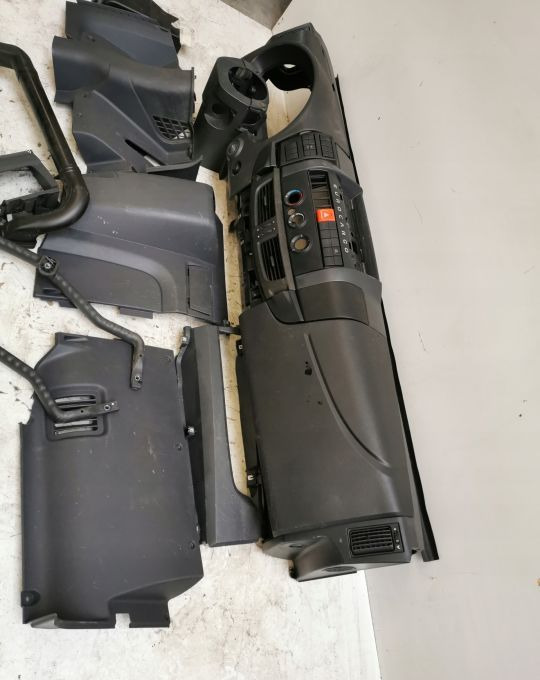 KONSOLA IVECO EUROCARGO EURO6 - لوحة القيادة - شاحنة: صورة 4 KONSOLA IVECO EUROCARGO EURO6 - لوحة القيادة - شاحنة: صورة 4