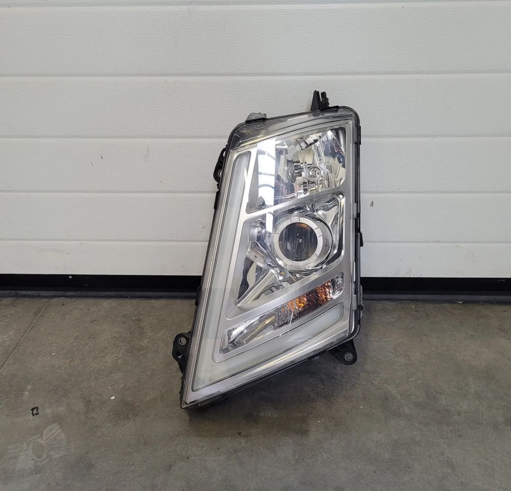 LAMPA BI XENON VOLVO FH4 22239247 - أضواء/ إضاءة - شاحنة: صورة 1 LAMPA BI XENON VOLVO FH4 22239247 - أضواء/ إضاءة - شاحنة: صورة 1