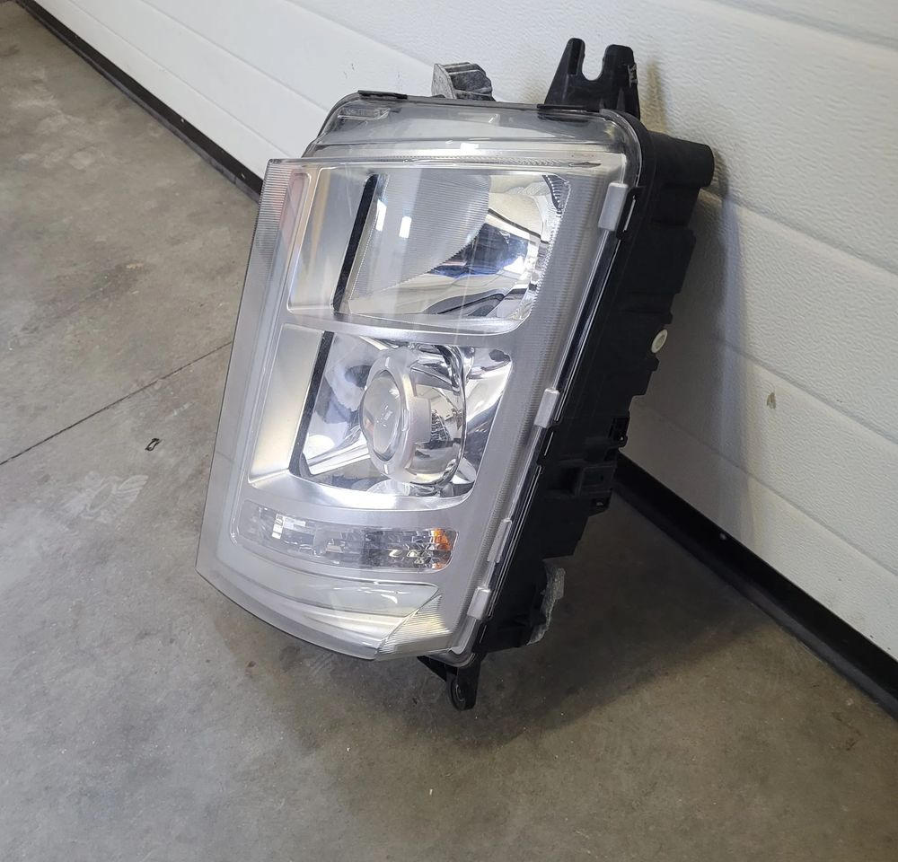 LAMPA BI XENON VOLVO FH4 22239247 - أضواء/ إضاءة - شاحنة: صورة 2 LAMPA BI XENON VOLVO FH4 22239247 - أضواء/ إضاءة - شاحنة: صورة 2