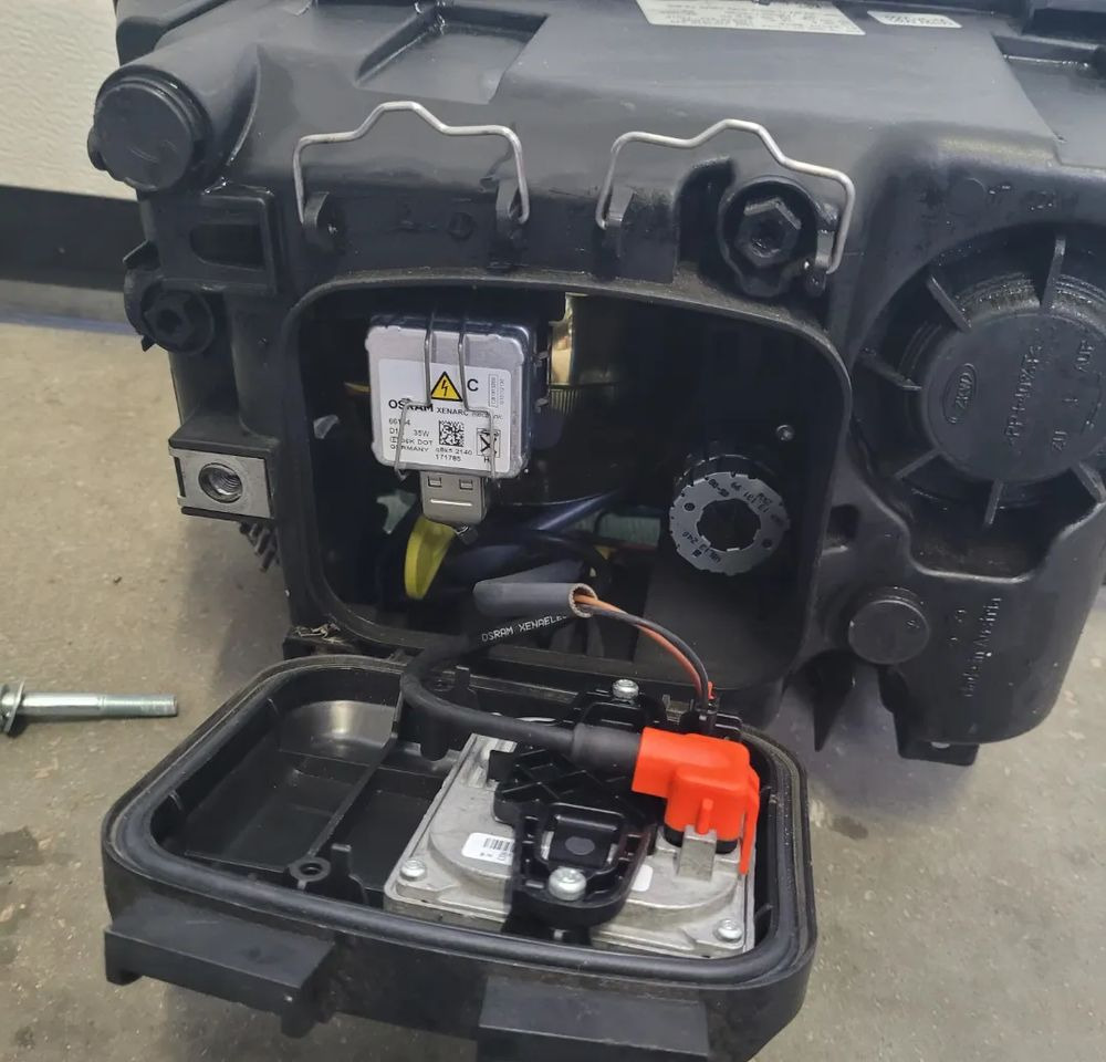 LAMPA XENON MAN TGX LH.81.25101-6515 - أضواء/ إضاءة - شاحنة: صورة 4 LAMPA XENON MAN TGX LH.81.25101-6515 - أضواء/ إضاءة - شاحنة: صورة 4