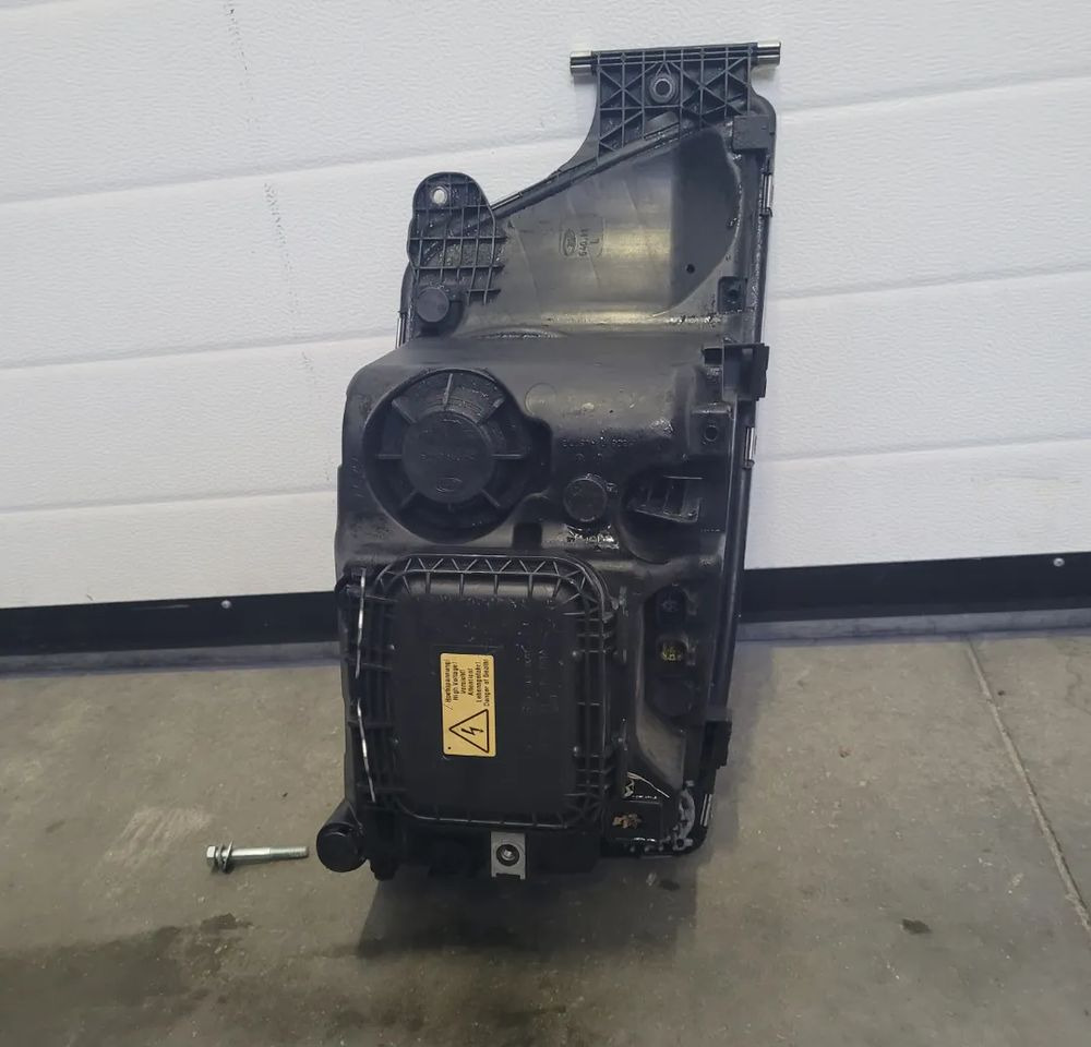 LAMPA XENON MAN TGX LH.81.25101-6515 - أضواء/ إضاءة - شاحنة: صورة 3 LAMPA XENON MAN TGX LH.81.25101-6515 - أضواء/ إضاءة - شاحنة: صورة 3