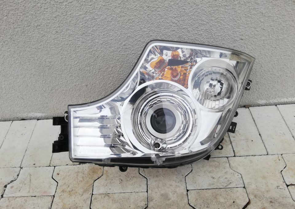 مصابيح أضواء السيارة الأمامية LAMPA XENON MERCEDES MP4 LH. Sprawna.: صورة 1