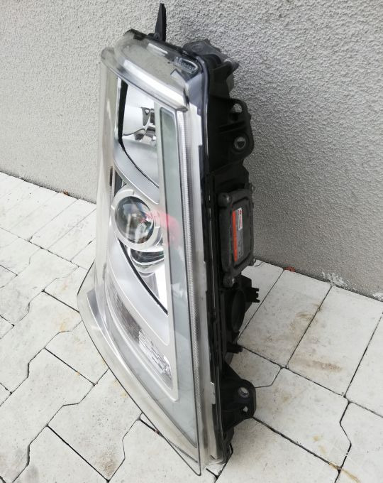 LAMPA XENON VOLVO FH4 FH 4 FM RH ORYGINAŁ - مصابيح أضواء السيارة الأمامية - شاحنة: صورة 2 LAMPA XENON VOLVO FH4 FH 4 FM RH ORYGINAŁ - مصابيح أضواء السيارة الأمامية - شاحنة: صورة 2