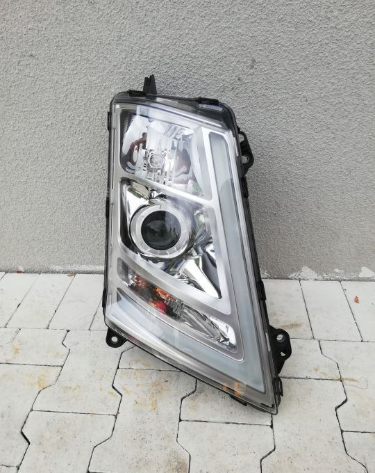 LAMPA XENON VOLVO FH4 FH 4 FM RH ORYGINAŁ - مصابيح أضواء السيارة الأمامية - شاحنة: صورة 1 LAMPA XENON VOLVO FH4 FH 4 FM RH ORYGINAŁ - مصابيح أضواء السيارة الأمامية - شاحنة: صورة 1
