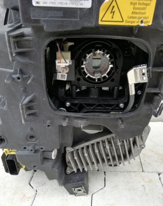 LAMPA XENON VOLVO FH4 FH 4 FM RH ORYGINAŁ - مصابيح أضواء السيارة الأمامية - شاحنة: صورة 4 LAMPA XENON VOLVO FH4 FH 4 FM RH ORYGINAŁ - مصابيح أضواء السيارة الأمامية - شاحنة: صورة 4