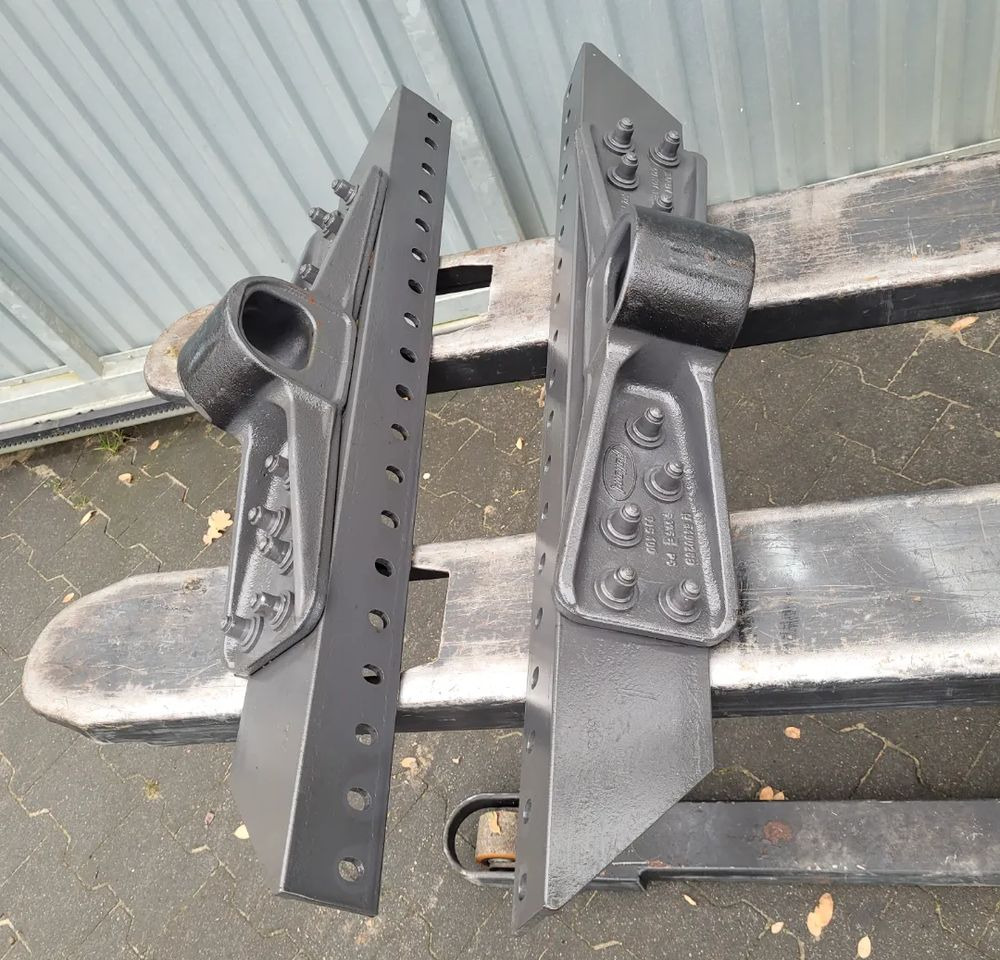 ŁAPY MOCOWANIE SIODLA VOLVO HOLLAND 126239C - وصلة العجلة الخامسة - شاحنة: صورة 1 ŁAPY MOCOWANIE SIODLA VOLVO HOLLAND 126239C - وصلة العجلة الخامسة - شاحنة: صورة 1