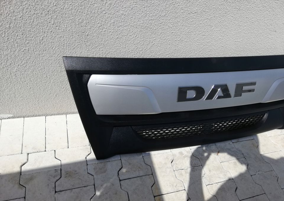 MASKA GRILL ATRAPA DAF LF NOWY ORYGINAŁ EURO6 LIFT - غطاء محرك المركبة: صورة 2 MASKA GRILL ATRAPA DAF LF NOWY ORYGINAŁ EURO6 LIFT - غطاء محرك المركبة: صورة 2