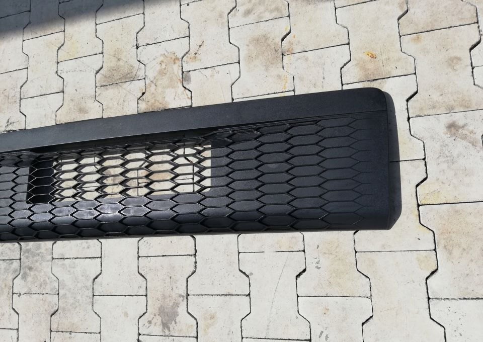 MASKA GRILL ATRAPA VOLVO FL FE 82523575 NOWY ORYG. - غطاء محرك المركبة: صورة 3 MASKA GRILL ATRAPA VOLVO FL FE 82523575 NOWY ORYG. - غطاء محرك المركبة: صورة 3
