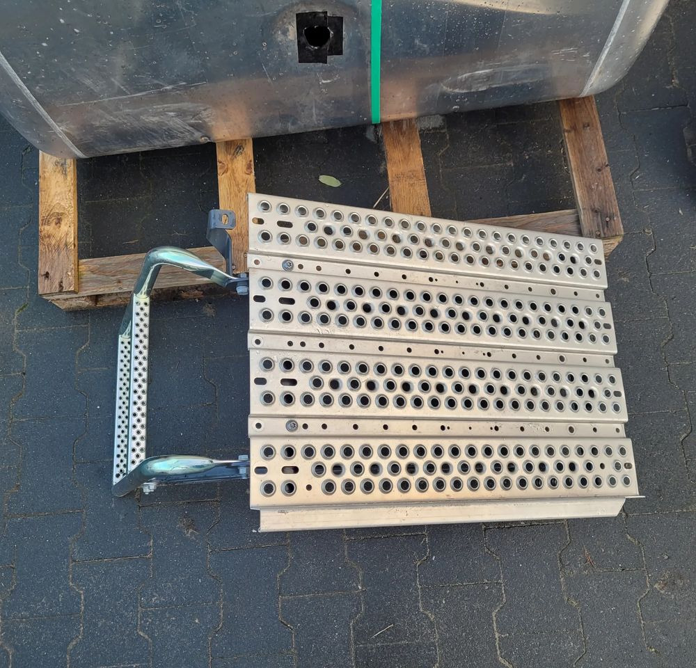PODEST DRABINKA TRAP MERCRDES ACTROS MP4 MP5 AXOR - هيكل السيارة الخارجية - شاحنة: صورة 2 PODEST DRABINKA TRAP MERCRDES ACTROS MP4 MP5 AXOR - هيكل السيارة الخارجية - شاحنة: صورة 2
