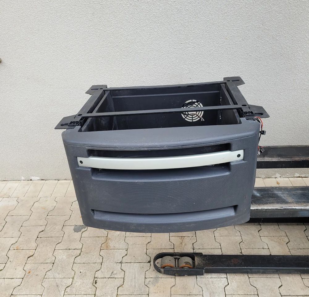 SCHOWEK LODOWKI RENAULT RANGE T 82313425 wysoka kabina - الكابينة والداخلية - شاحنة: صورة 1 SCHOWEK LODOWKI RENAULT RANGE T 82313425 wysoka kabina - الكابينة والداخلية - شاحنة: صورة 1