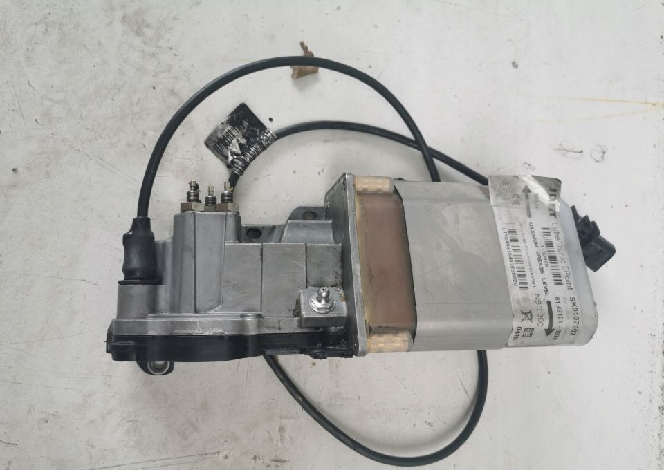 SMAROWANIE SIODŁA JOST MAN TGX TGS 81.49101-6078 - وصلة العجلة الخامسة - شاحنة: صورة 1 SMAROWANIE SIODŁA JOST MAN TGX TGS 81.49101-6078 - وصلة العجلة الخامسة - شاحنة: صورة 1