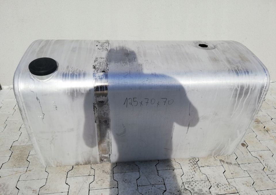 ZBIORNIK PALIWA VOLVO FH 4 RENAULT PREMIUM MAGNUM - خزان الوقود - شاحنة: صورة 1 ZBIORNIK PALIWA VOLVO FH 4 RENAULT PREMIUM MAGNUM - خزان الوقود - شاحنة: صورة 1