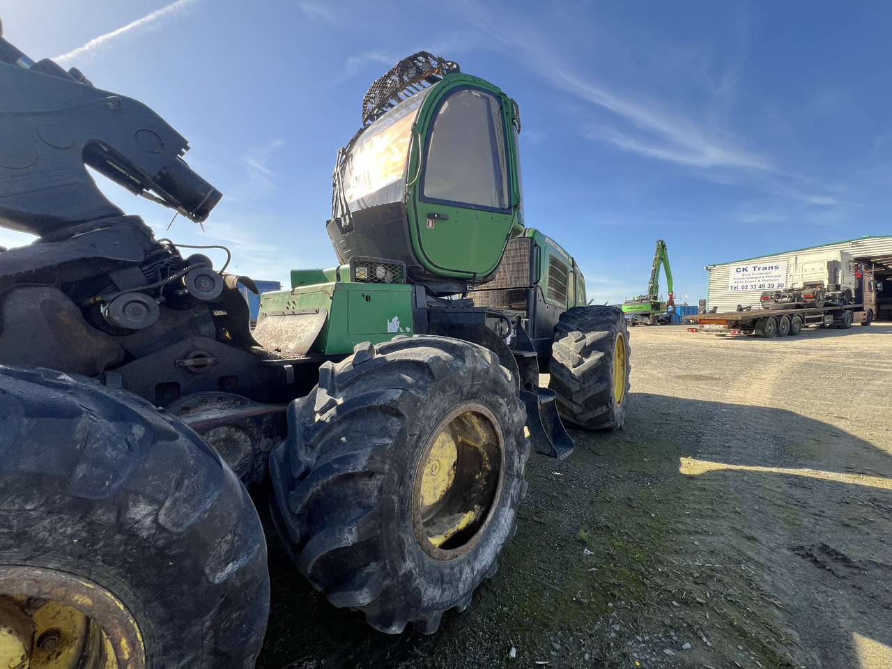 JOHN DEERE 1270E - حصادة الأخشاب: صورة 1 JOHN DEERE 1270E - حصادة الأخشاب: صورة 1