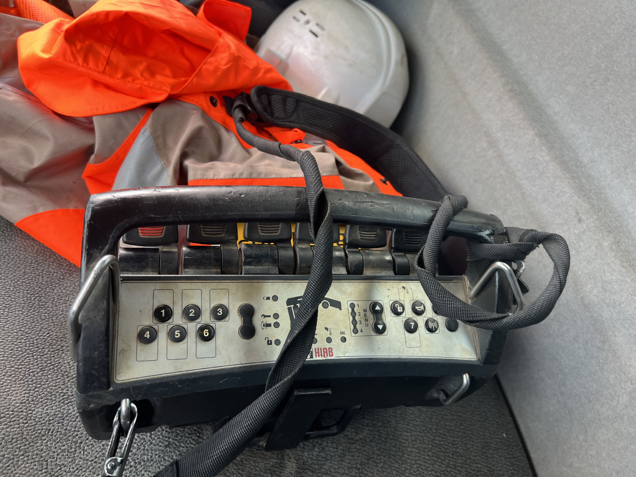 RENAULT plateau grue radio commandée 380 DXI - شاحنة كرين: صورة 3 RENAULT plateau grue radio commandée 380 DXI - شاحنة كرين: صورة 3