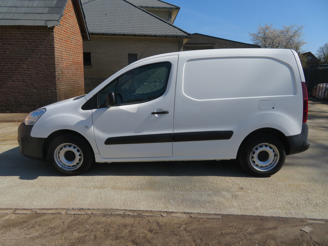 CITROËN Berlingo 1.6 BlueHDi CLUB - فان: صورة 4 CITROËN Berlingo 1.6 BlueHDi CLUB - فان: صورة 4