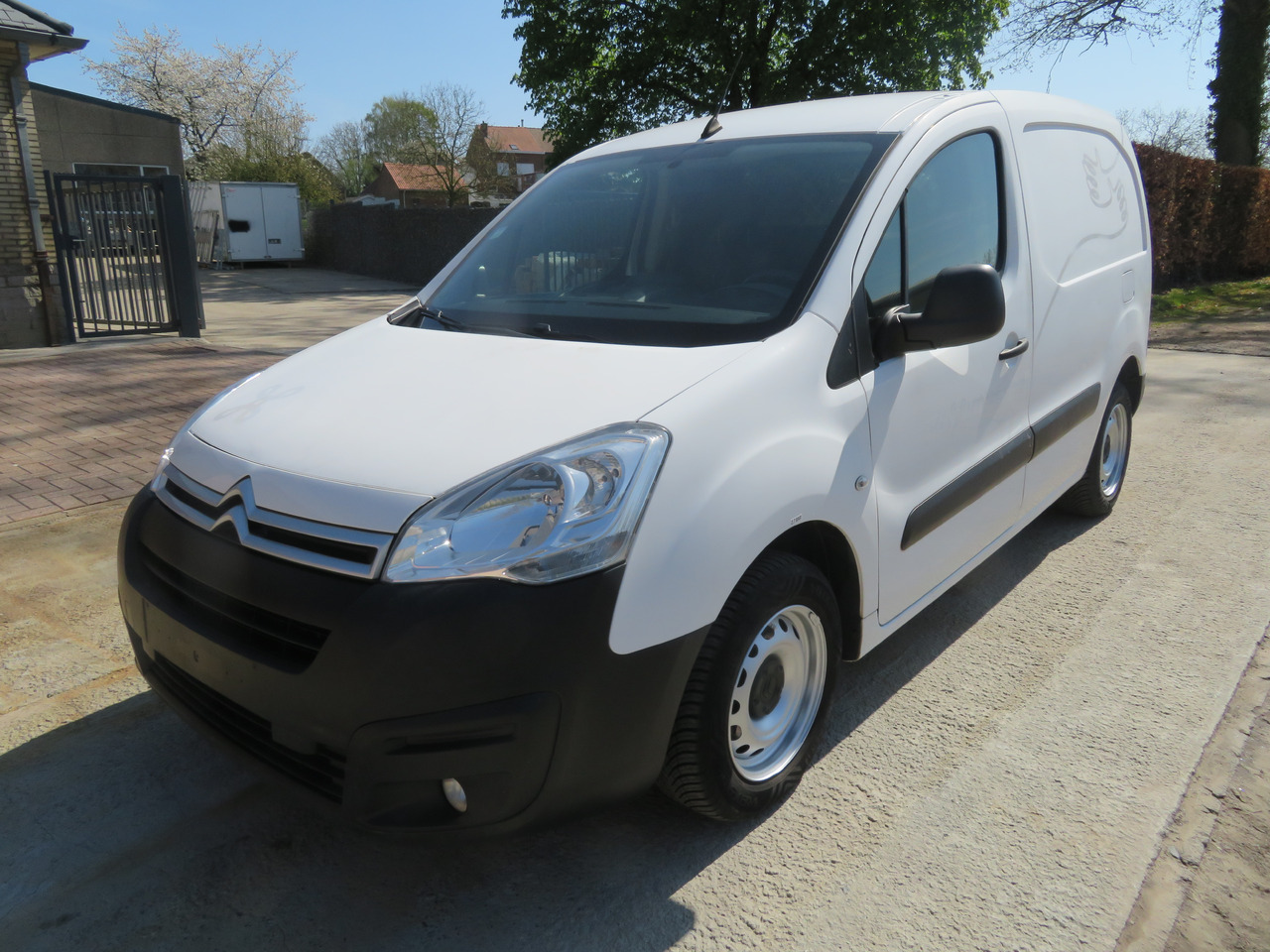 CITROËN Berlingo 1.6 BlueHDi CLUB - فان: صورة 3 CITROËN Berlingo 1.6 BlueHDi CLUB - فان: صورة 3