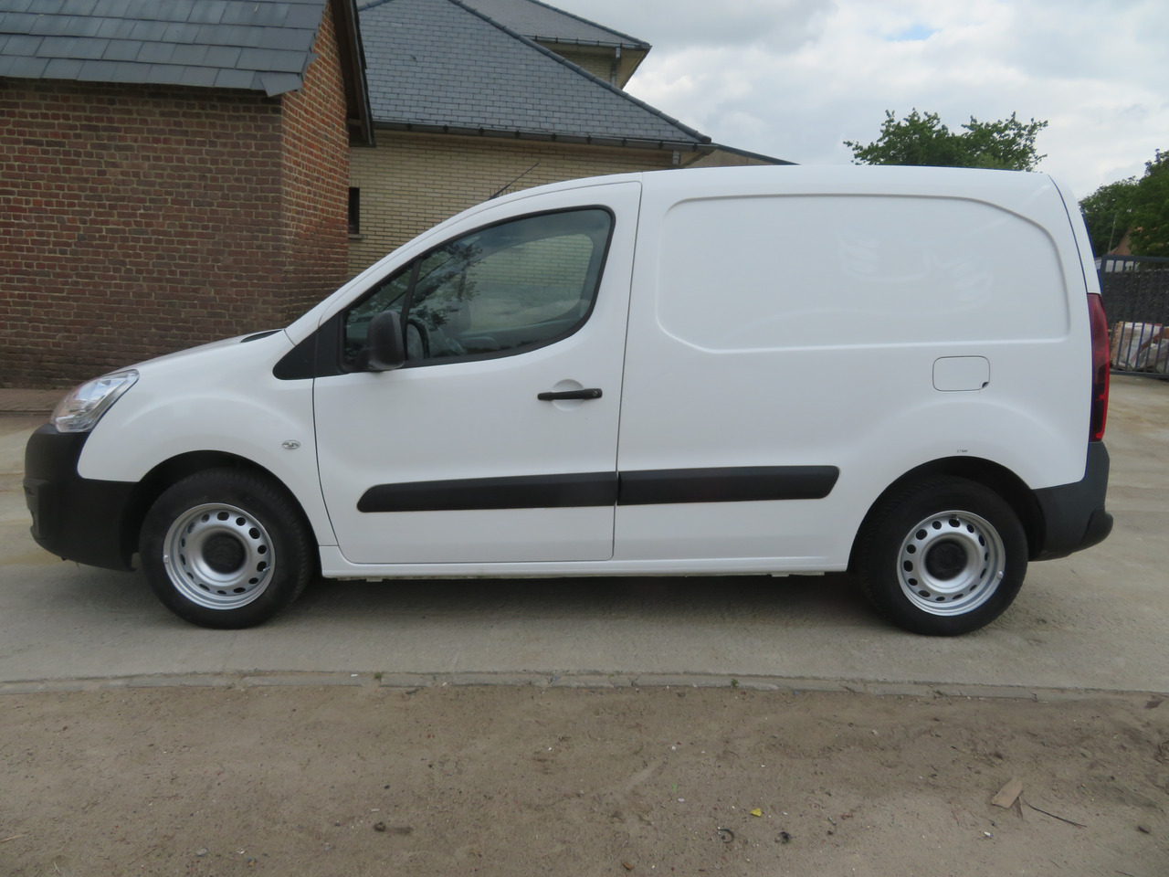 CITROËN Berlingo 1.6 BlueHDi CLUB - فان: صورة 4 CITROËN Berlingo 1.6 BlueHDi CLUB - فان: صورة 4