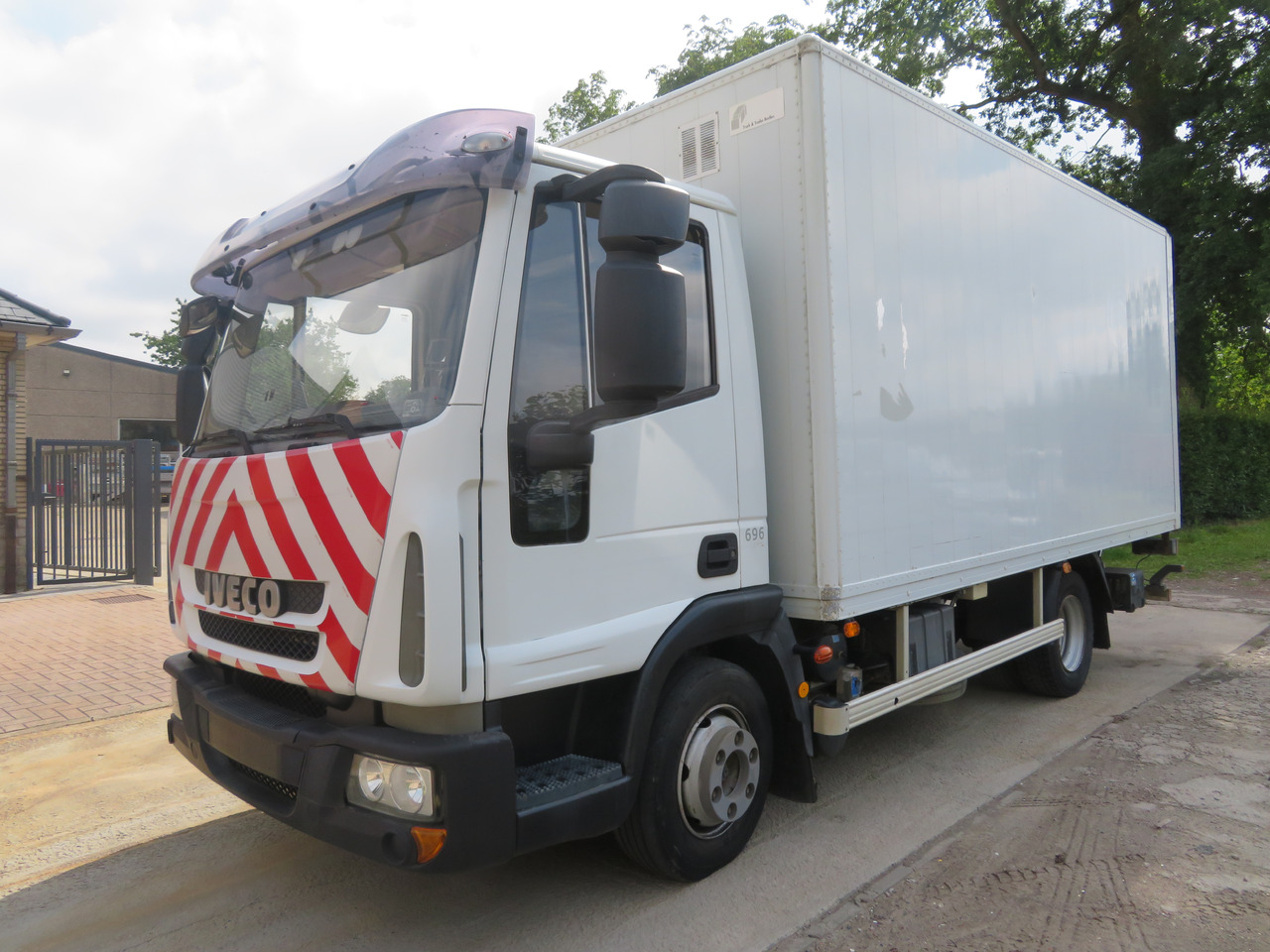 Iveco Eurocargo ML100E18 - شاحنة مقفلة: صورة 3 Iveco Eurocargo ML100E18 - شاحنة مقفلة: صورة 3