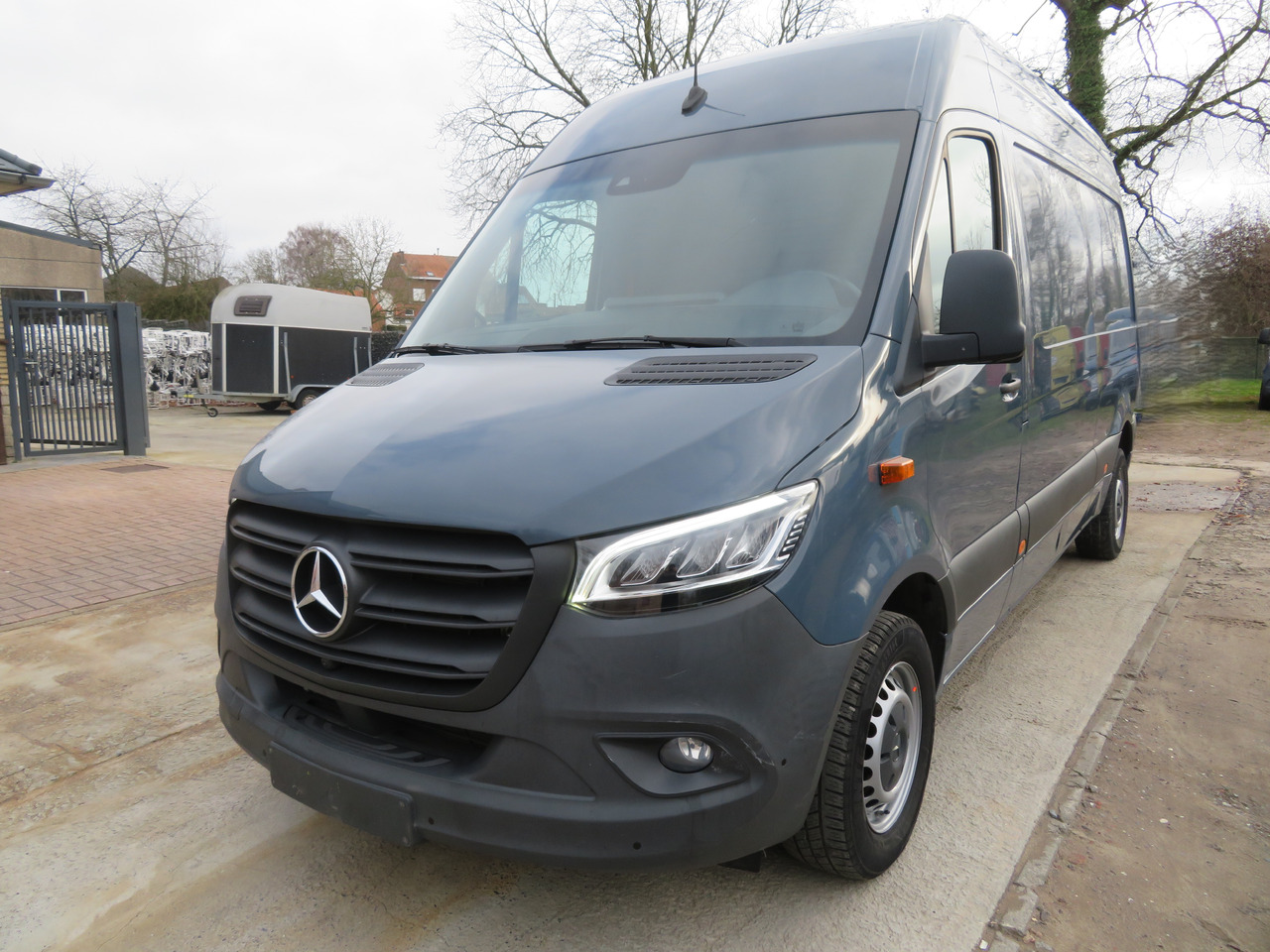 Mercedes-Benz Sprinter 317cdi - 9GTronic - A2H2 - فان: صورة 3 Mercedes-Benz Sprinter 317cdi - 9GTronic - A2H2 - فان: صورة 3
