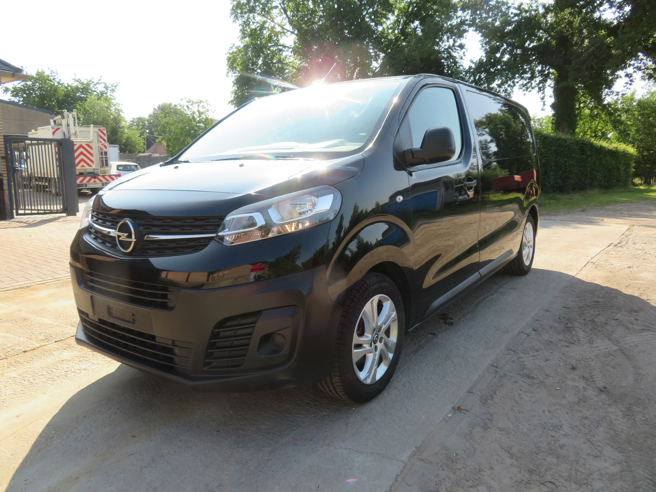 OPEL Vivaro 2.0 Turbo - L2H1 - فان المدمجة: صورة 3 OPEL Vivaro 2.0 Turbo - L2H1 - فان المدمجة: صورة 3