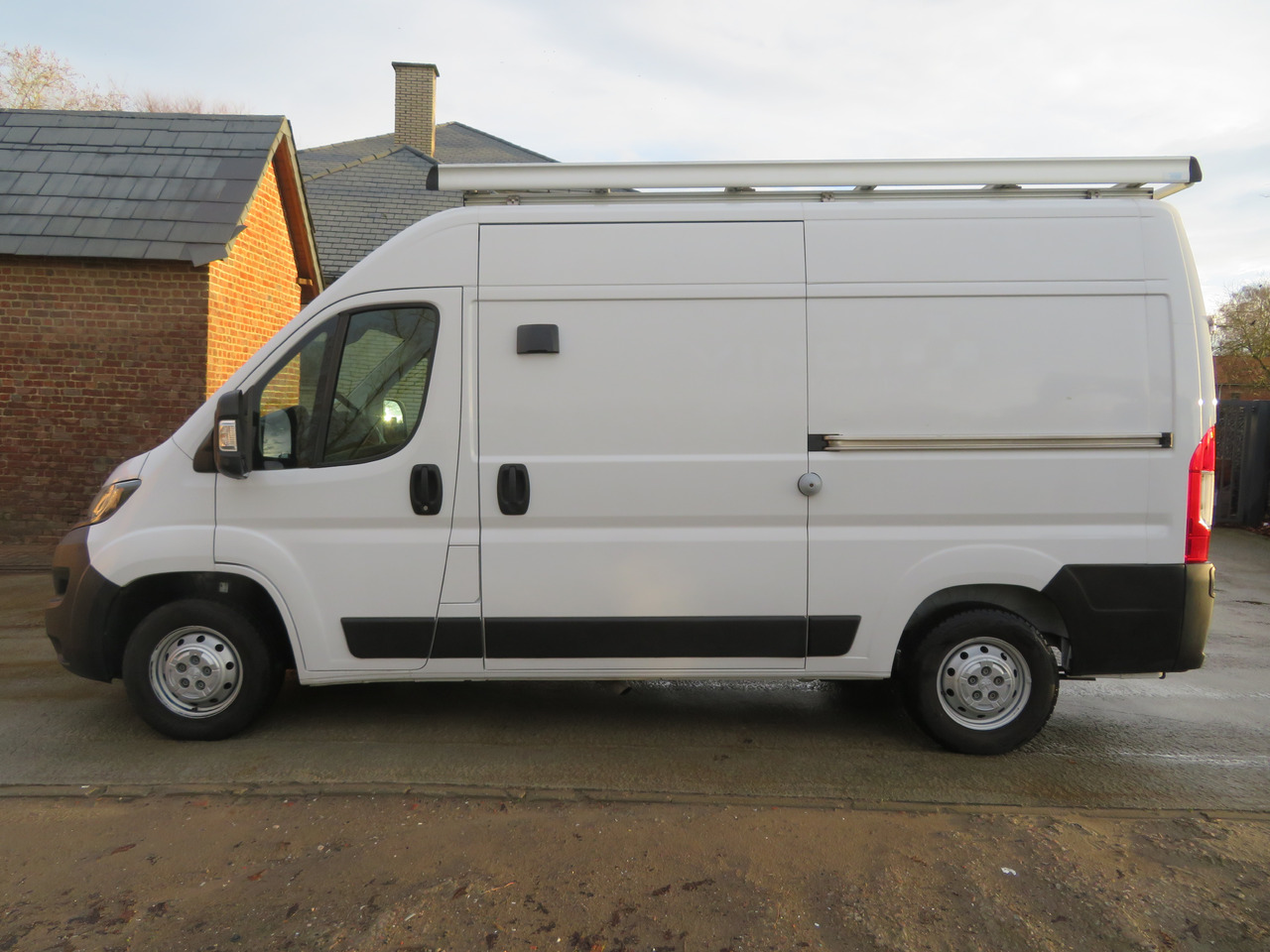 Peugeot Boxer 2.2 BlueHDI L2H2 dubbel schuifdeur - فان: صورة 4 Peugeot Boxer 2.2 BlueHDI L2H2 dubbel schuifdeur - فان: صورة 4