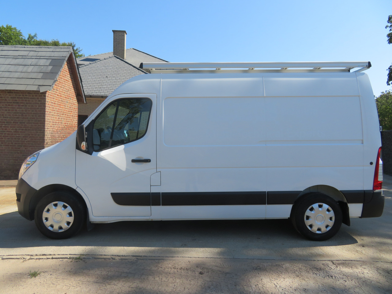 RENAULT Master 2.3dCi Energy Grand Confort & Media Nav - L2H2 - فان المدمجة: صورة 4 RENAULT Master 2.3dCi Energy Grand Confort & Media Nav - L2H2 - فان المدمجة: صورة 4