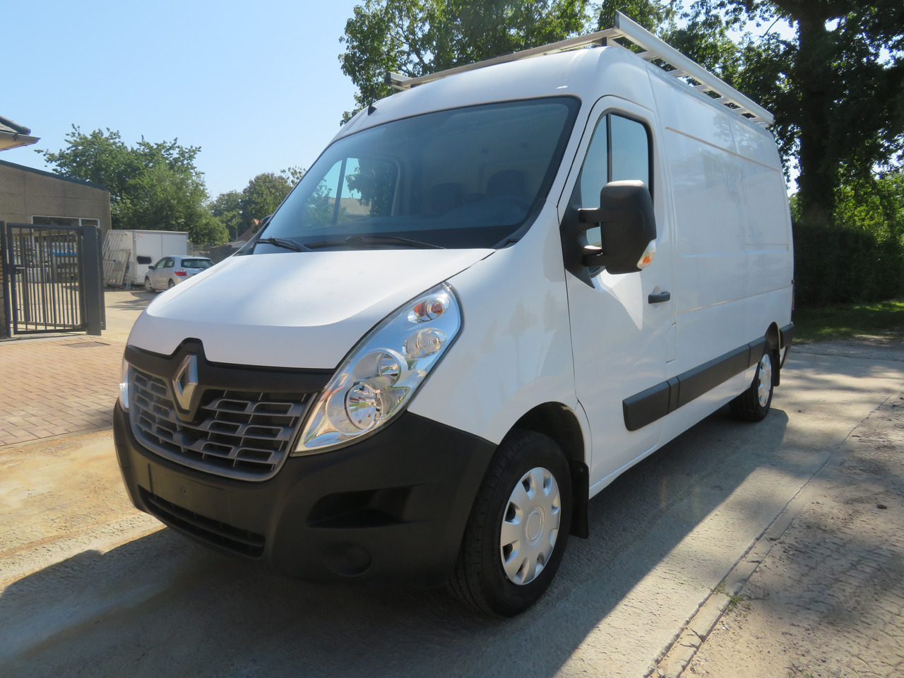 RENAULT Master 2.3dCi Energy Grand Confort & Media Nav - L2H2 - فان المدمجة: صورة 3 RENAULT Master 2.3dCi Energy Grand Confort & Media Nav - L2H2 - فان المدمجة: صورة 3