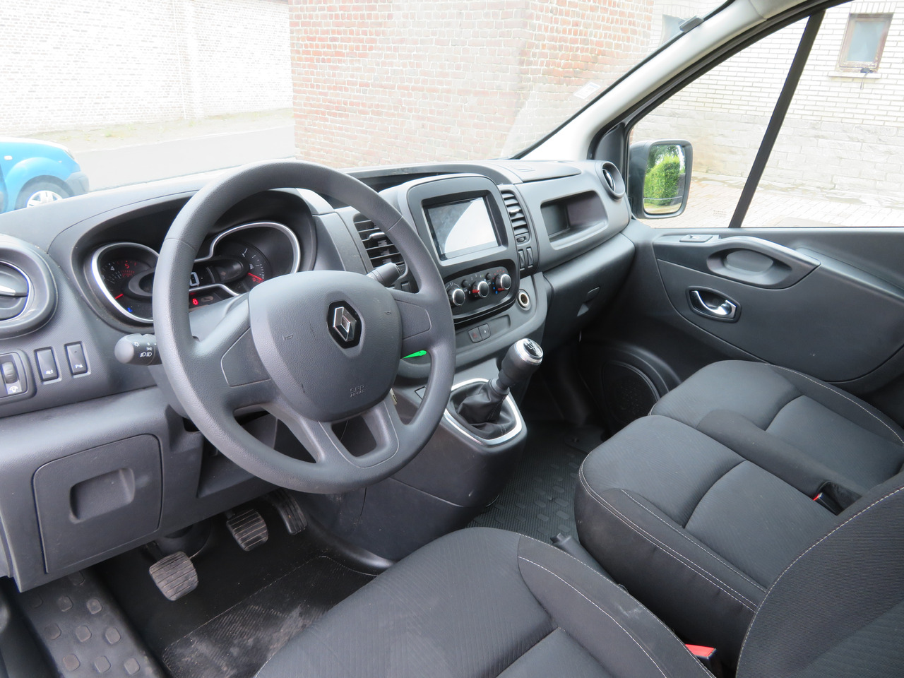 فان المدمجة RENAULT Trafic 2.0dCi - L2H1: صورة 12