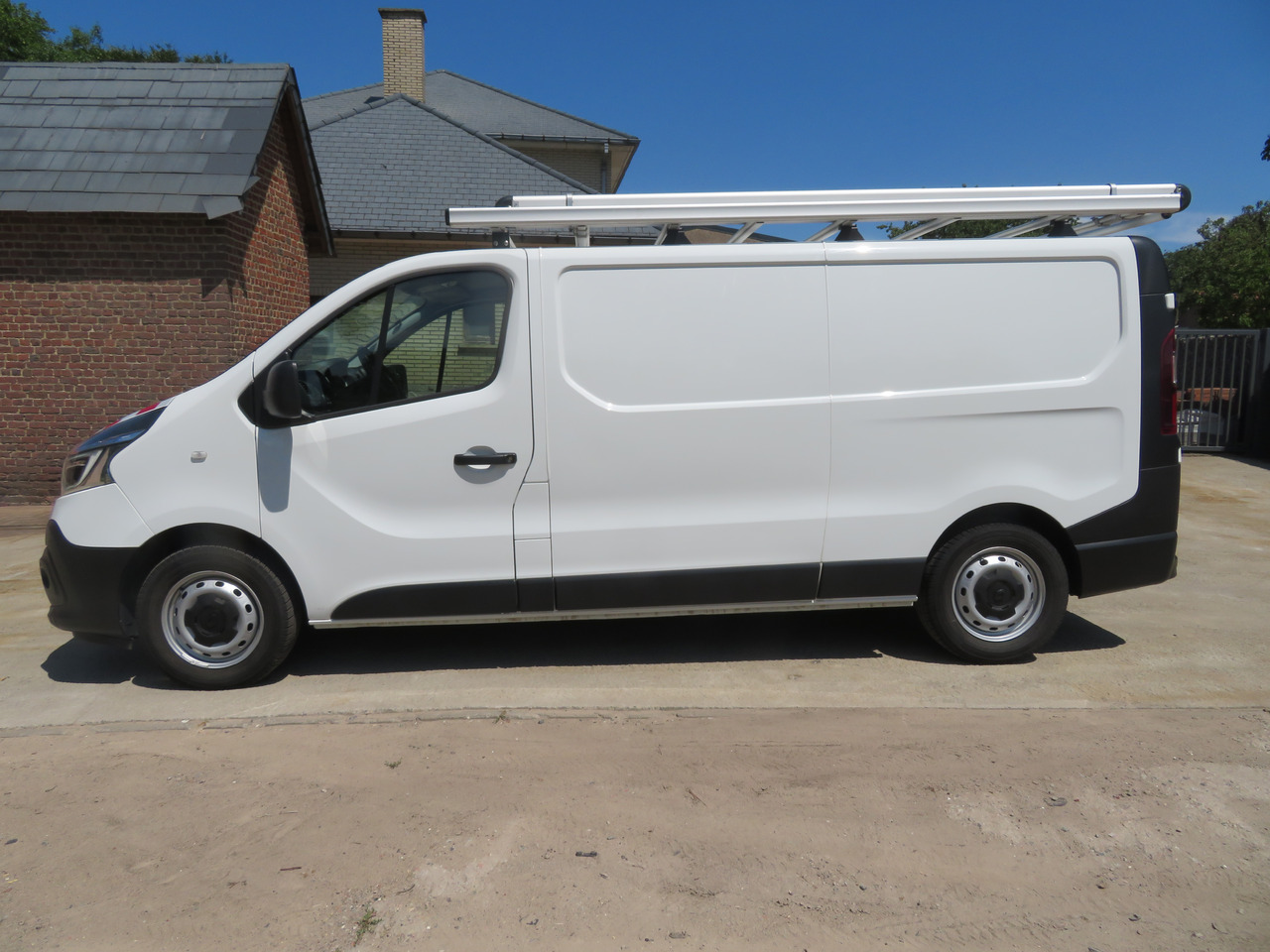 RENAULT Trafic 2.0dCi - L2H1 - فان المدمجة: صورة 4 RENAULT Trafic 2.0dCi - L2H1 - فان المدمجة: صورة 4