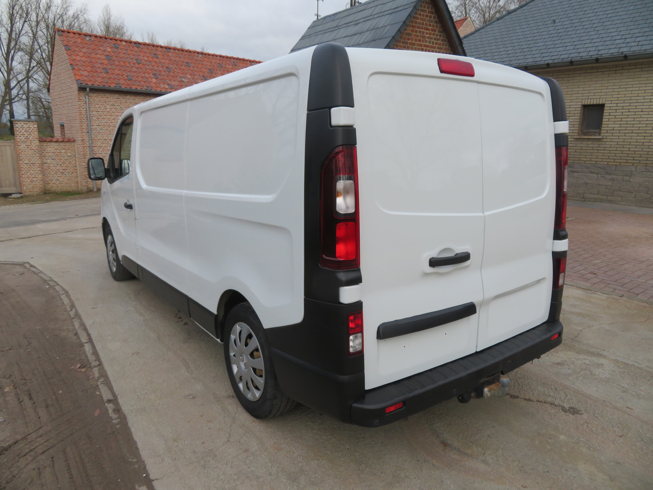 Renault Trafic 1.6dCi Grand Confort - L2H1 - فان المدمجة: صورة 5 Renault Trafic 1.6dCi Grand Confort - L2H1 - فان المدمجة: صورة 5