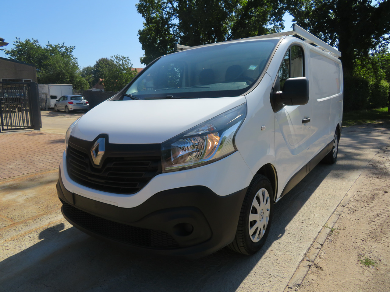 Renault Trafic 1.6dCi Grand Confort - L2H1 - فان المدمجة: صورة 3 Renault Trafic 1.6dCi Grand Confort - L2H1 - فان المدمجة: صورة 3