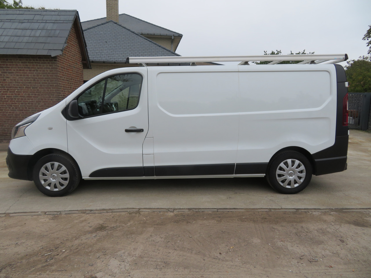 Renault Trafic 1.6dCi Grand Confort - L2H1 - فان المدمجة: صورة 4 Renault Trafic 1.6dCi Grand Confort - L2H1 - فان المدمجة: صورة 4